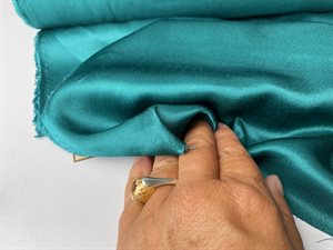 Fastvævet viscose - crepe de chine look i verde azzurro